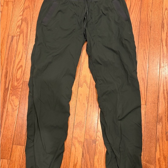 Lululemon Dance Studio Green Pants 10 - Picture 3 of 7
